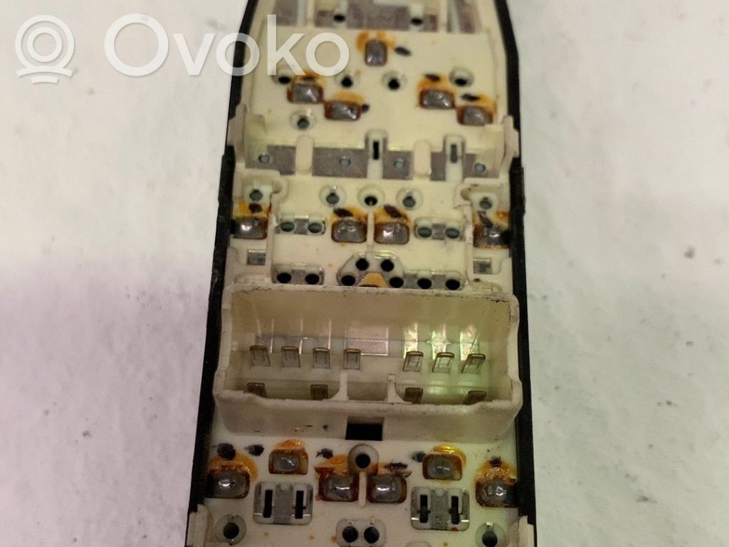Chevrolet Aveo Electric window control switch 