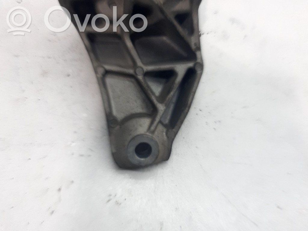Ford Fiesta Engine mount bracket 