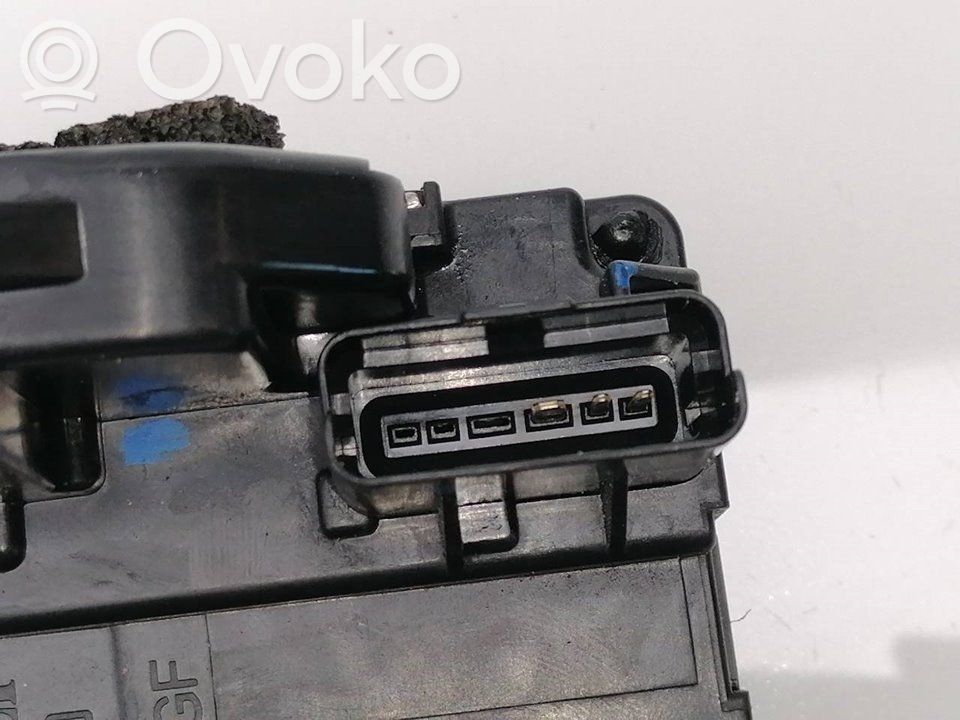 Priekšpusē slēdzene   805004EA2B