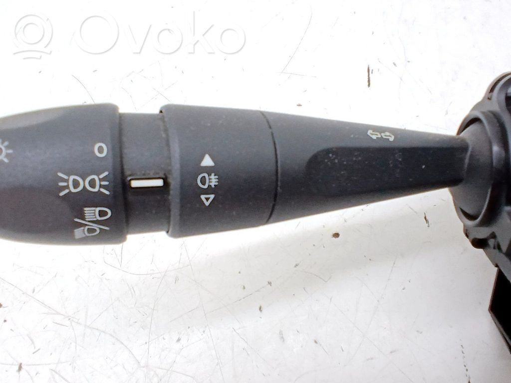 Boutons / interrupteurs volant   98312384ZD