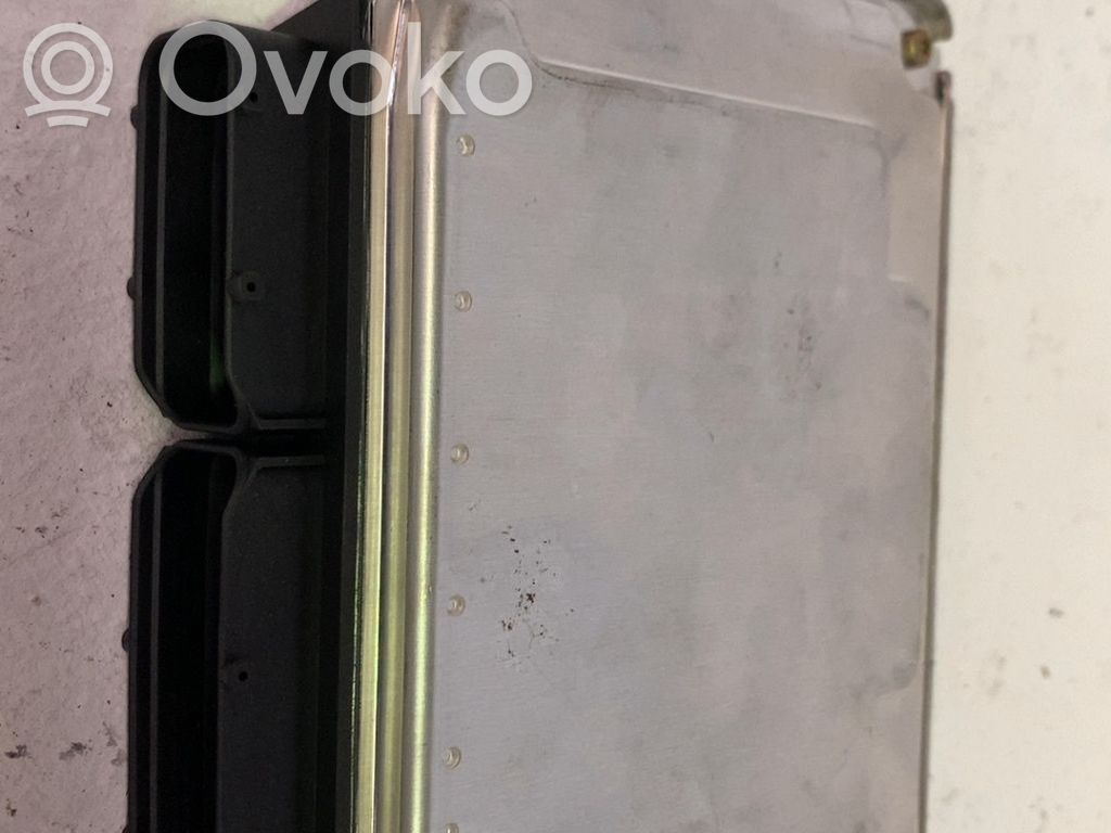 Unité de commande, module ECU de moteur   8E0997401X