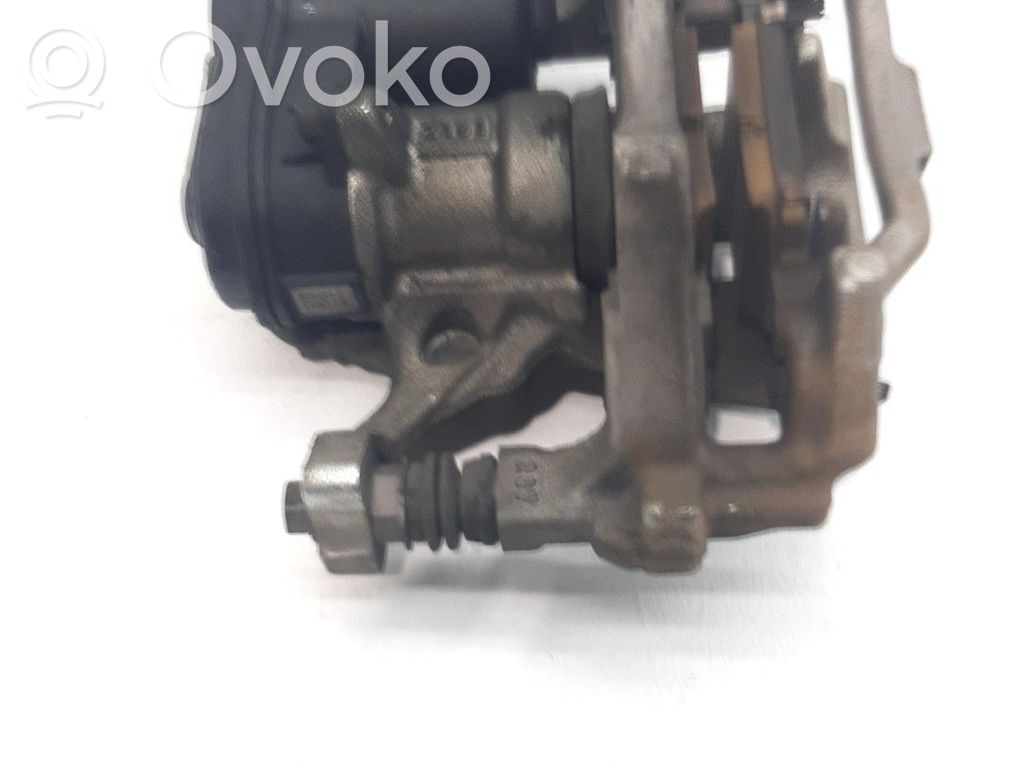 Toyota Corolla E110 Pinza del freno posteriore