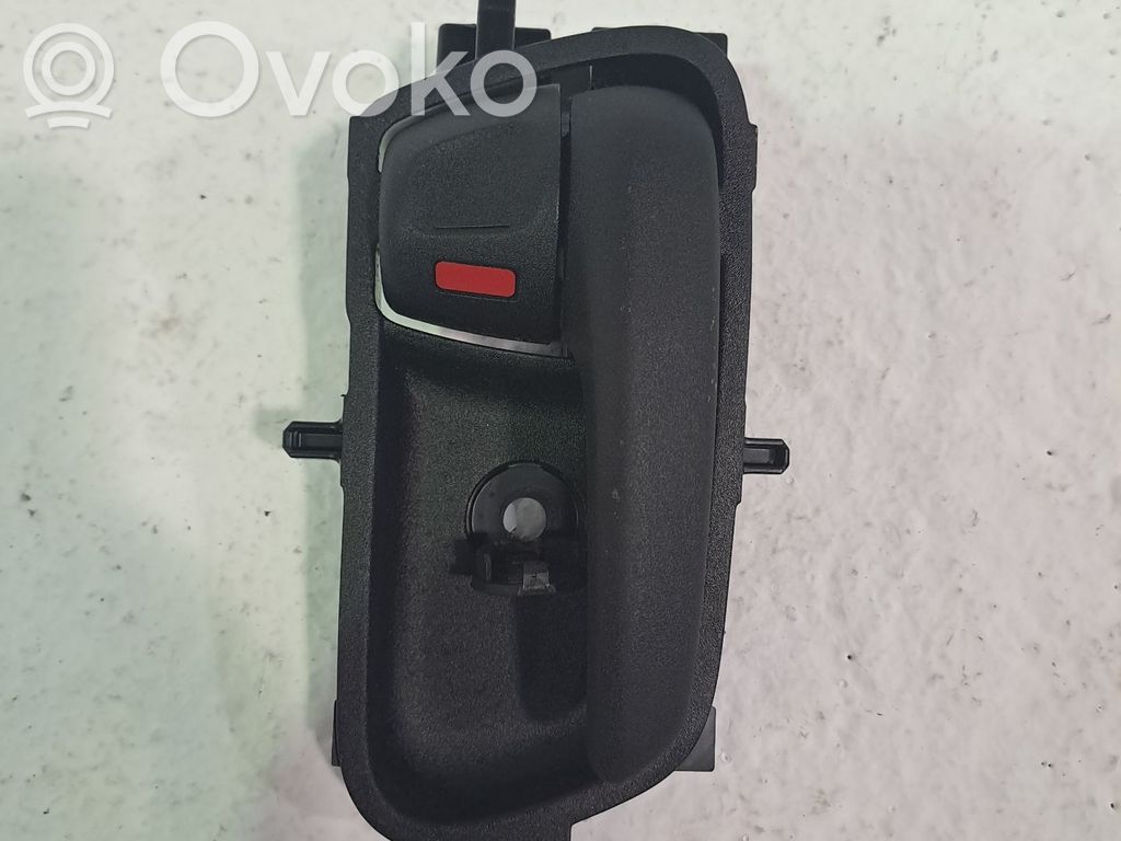 Toyota Yaris Mâner interior ușă culisantă