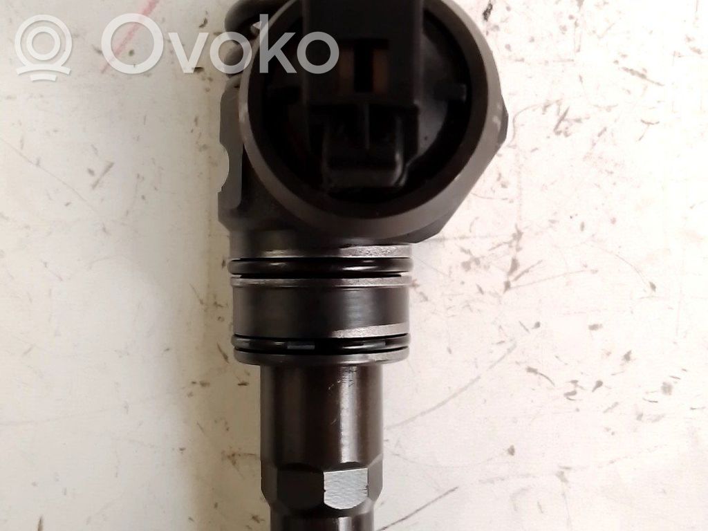 Inyector de combustible   038130073BN