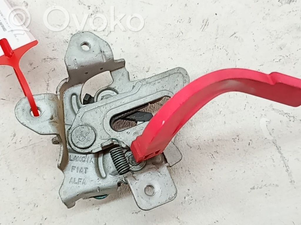 Fiat 500L Tie down hook / loop 