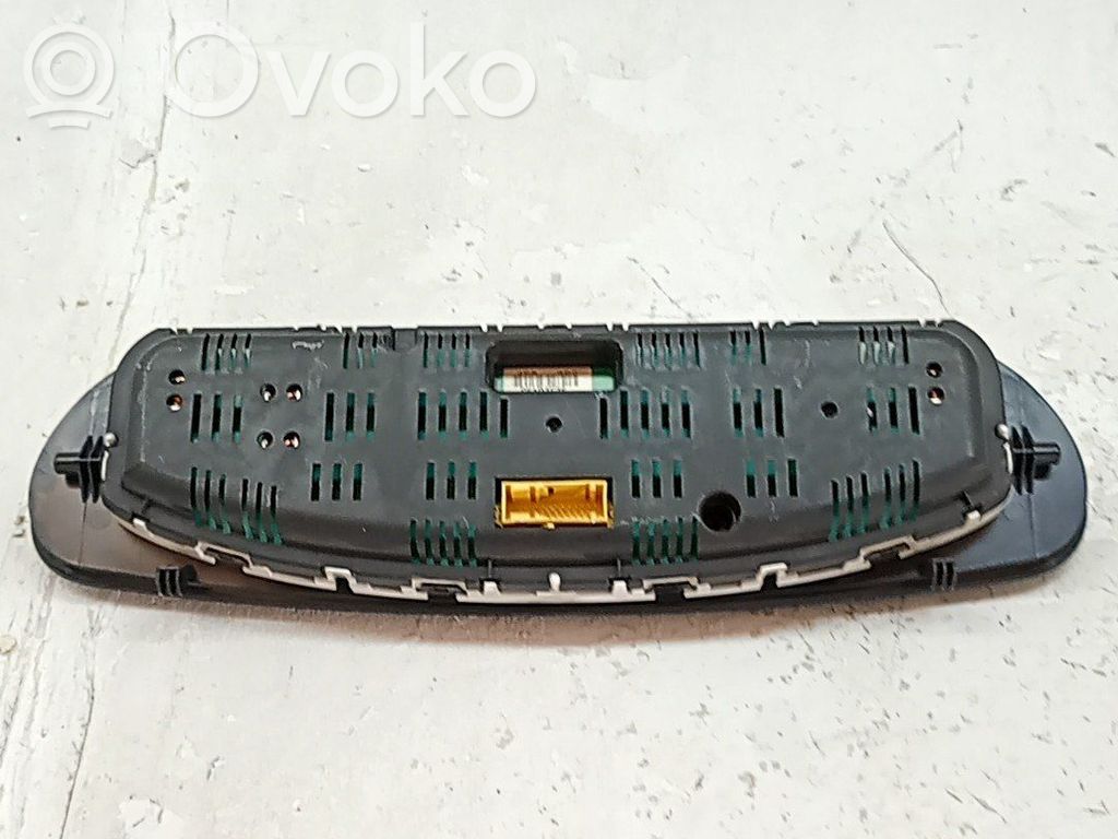 Geschwindigkeitsmesser Cockpit   610319