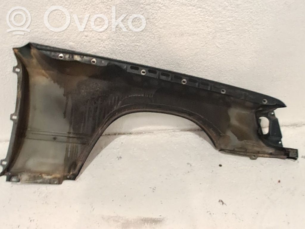 Mercedes-Benz E W124 Nadkole przednie 