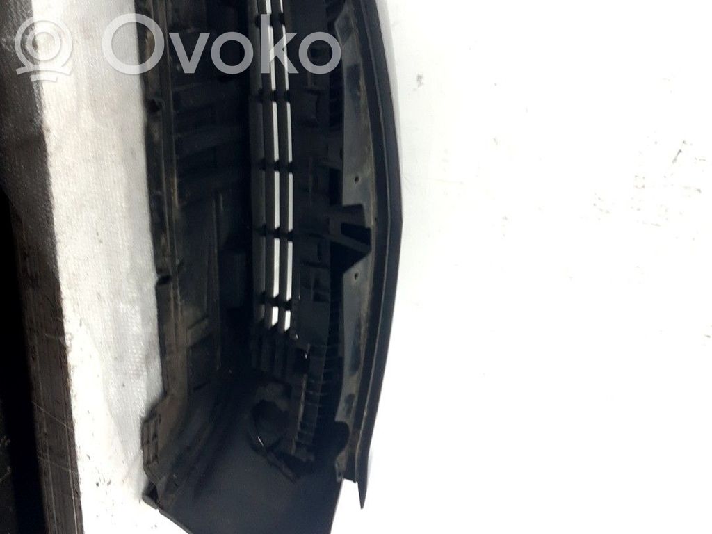 Renault Clio III Parachoques delantero 