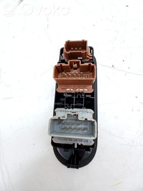 Interruptor del elevalunas eléctrico   8200315044