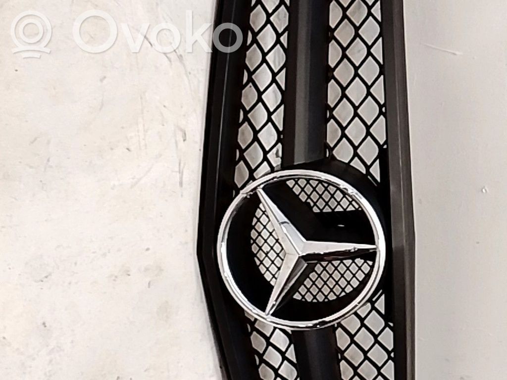 Mercedes-Benz C W203 Griglia anteriore