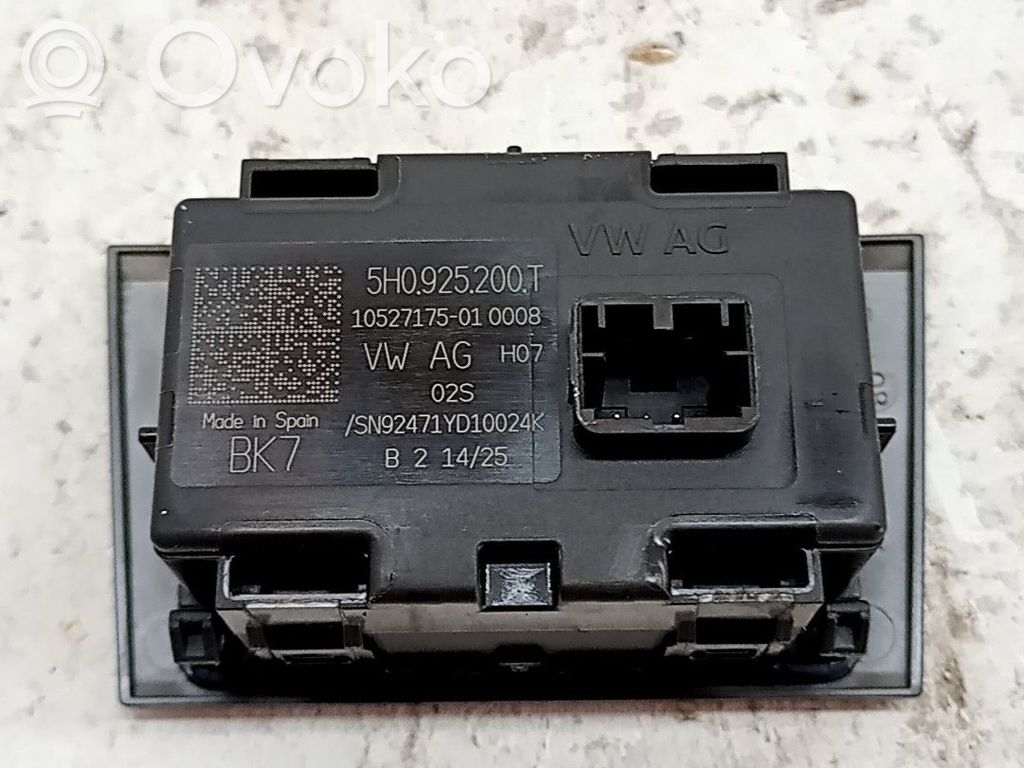 Volkswagen Golf VIII Comutator lumini pericol 