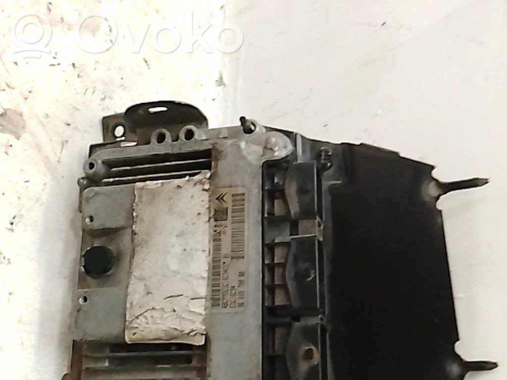Engine control unit/module ECU   1943PK