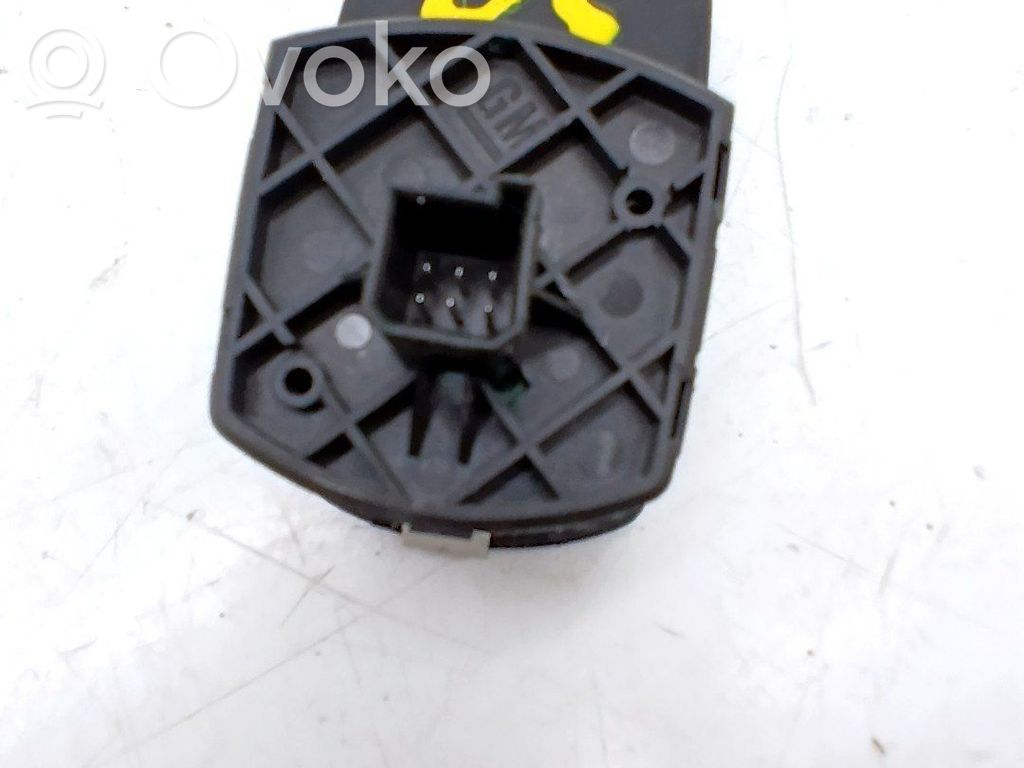 Interruptor del elevalunas eléctrico   13430018