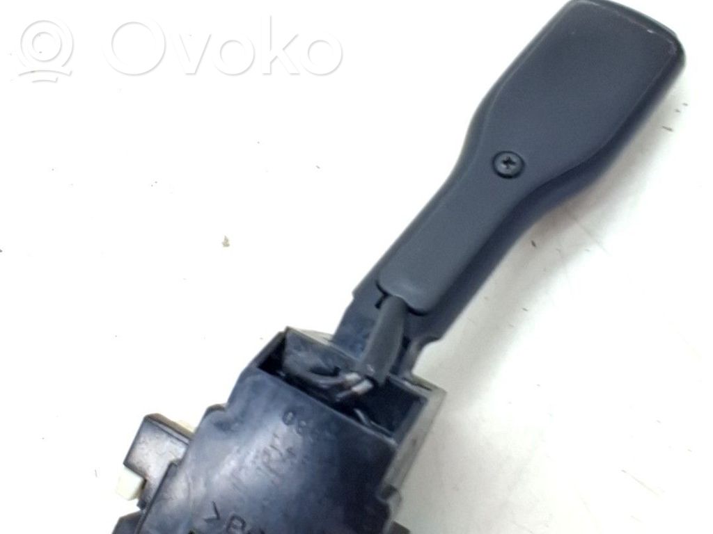 Toyota Prius (NHW20) Pulsanti/interruttori sul volante
