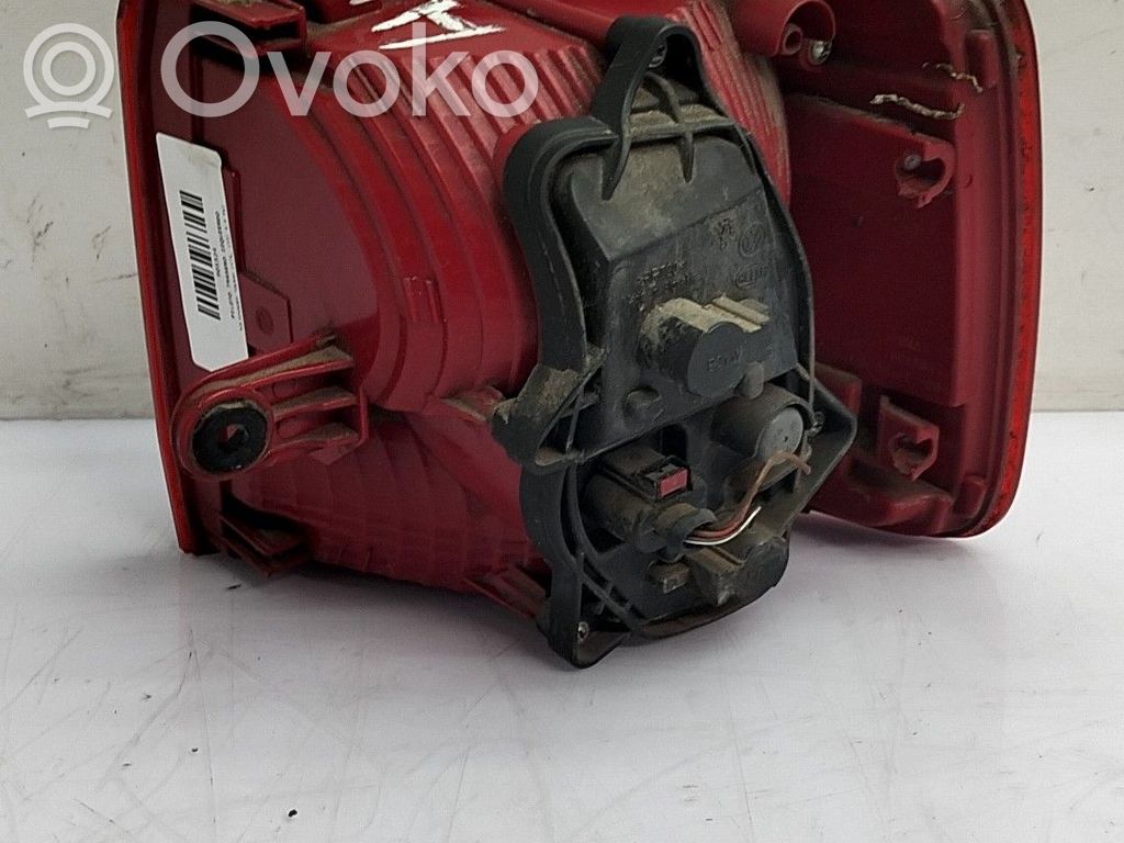 Volkswagen Touran I Bec lampă spate 