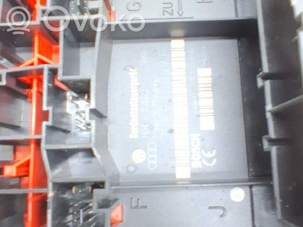 Unidad de control/módulo de carrocería central   3C0937049F