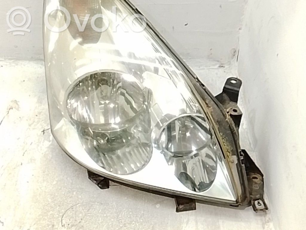 Toyota Corolla Verso AR10 Far 
