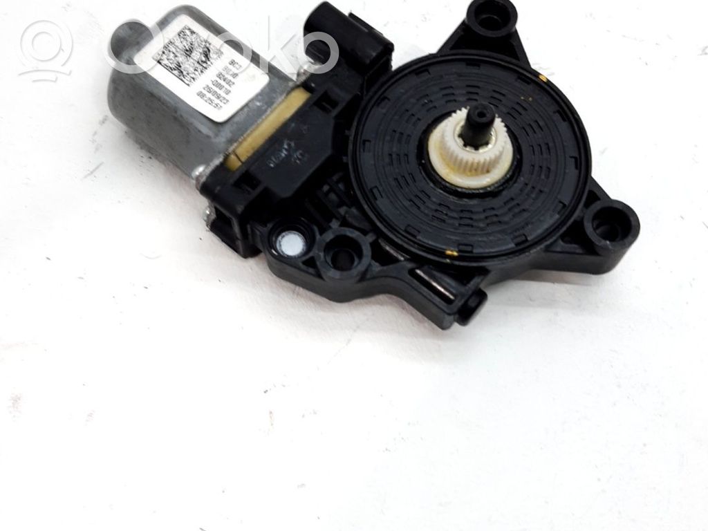 Motor del regulador de la ventanilla de la puerta delantera   82460Q0000