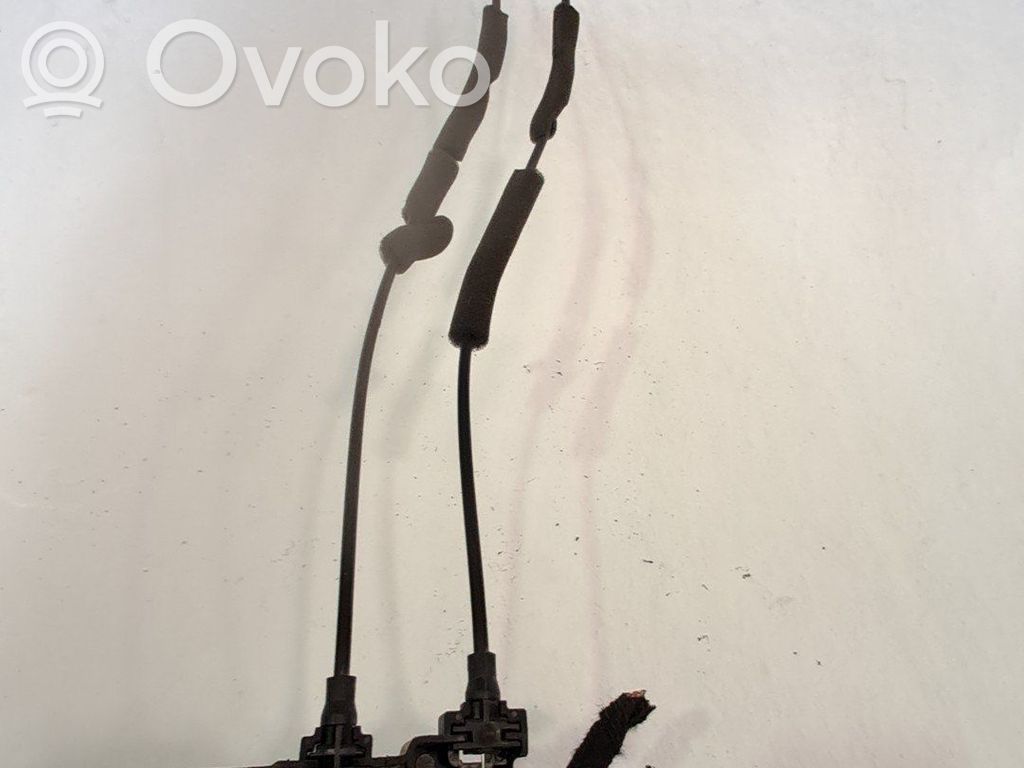 Chevrolet Captiva Priekšpusē slēdzene 
