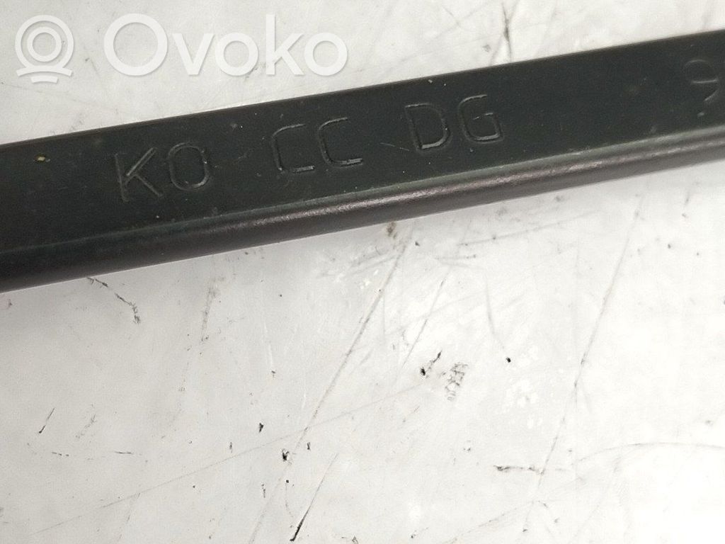 Brazo del limpiaparabrisas delantero   1615627180