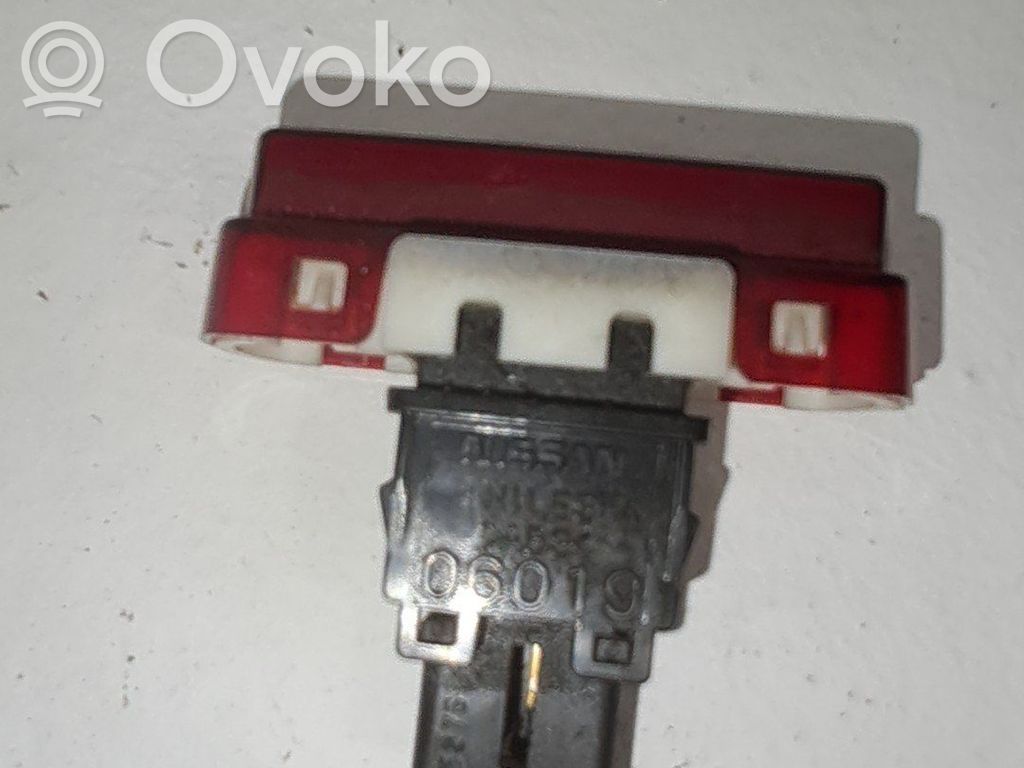 Hätävilkkujen kytkin   83037SC000