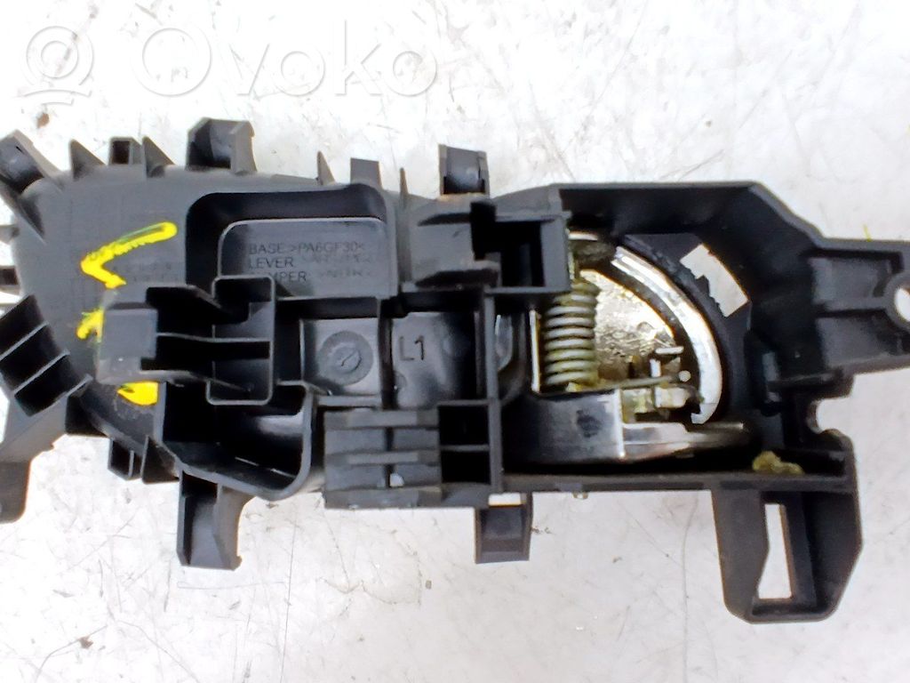 Nissan Qashqai Klamka wewnętrzna drzwi tylnych