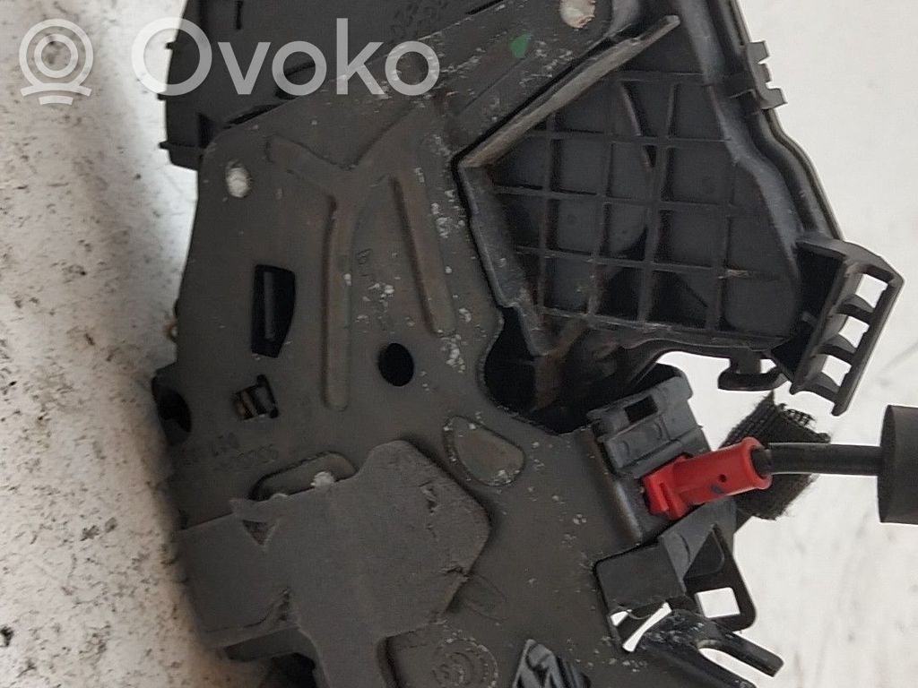 Land Rover Discovery 4 - LR4 Încuietoare ușă față 