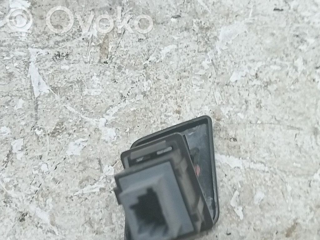 Toyota Yaris Interruttore luci di emergenza