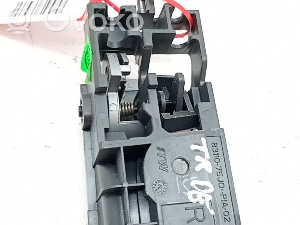 Manecilla interna puerta trasera   83110M68K00FPG