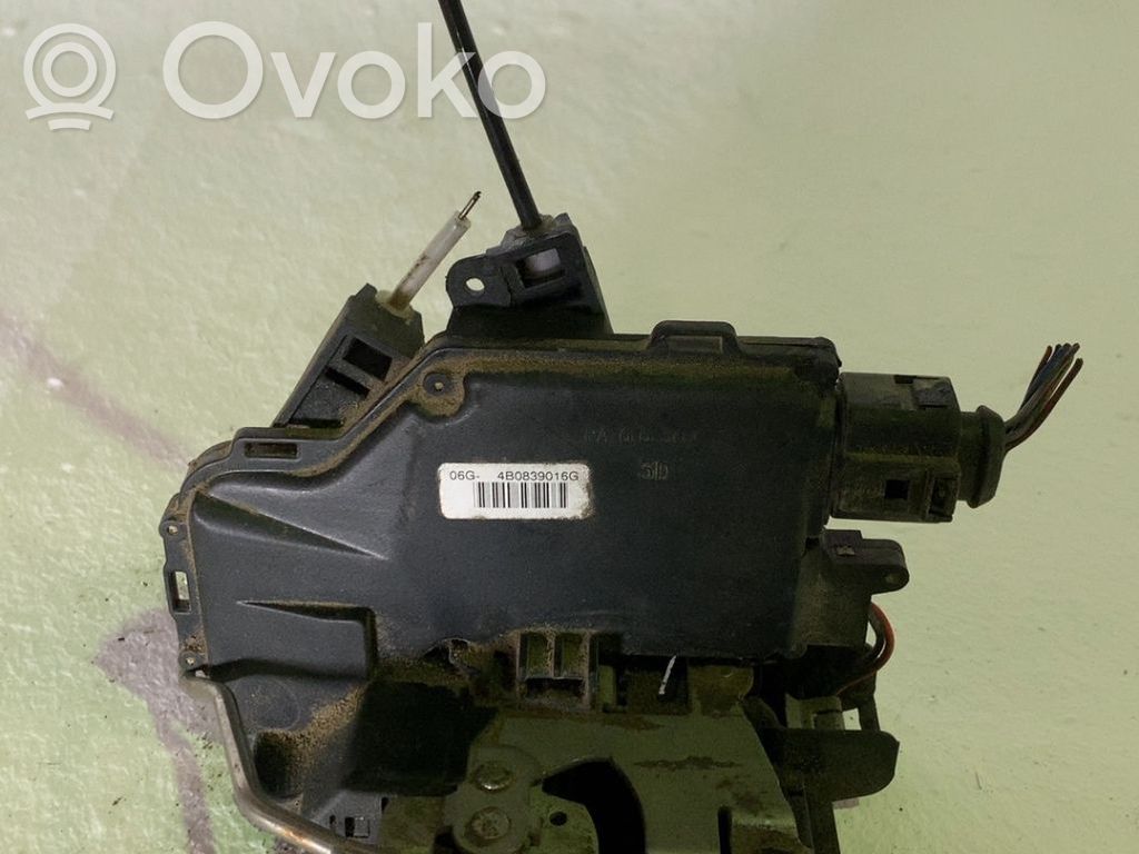 Audi A6 S6 C5 4B Serratura portiera anteriore 