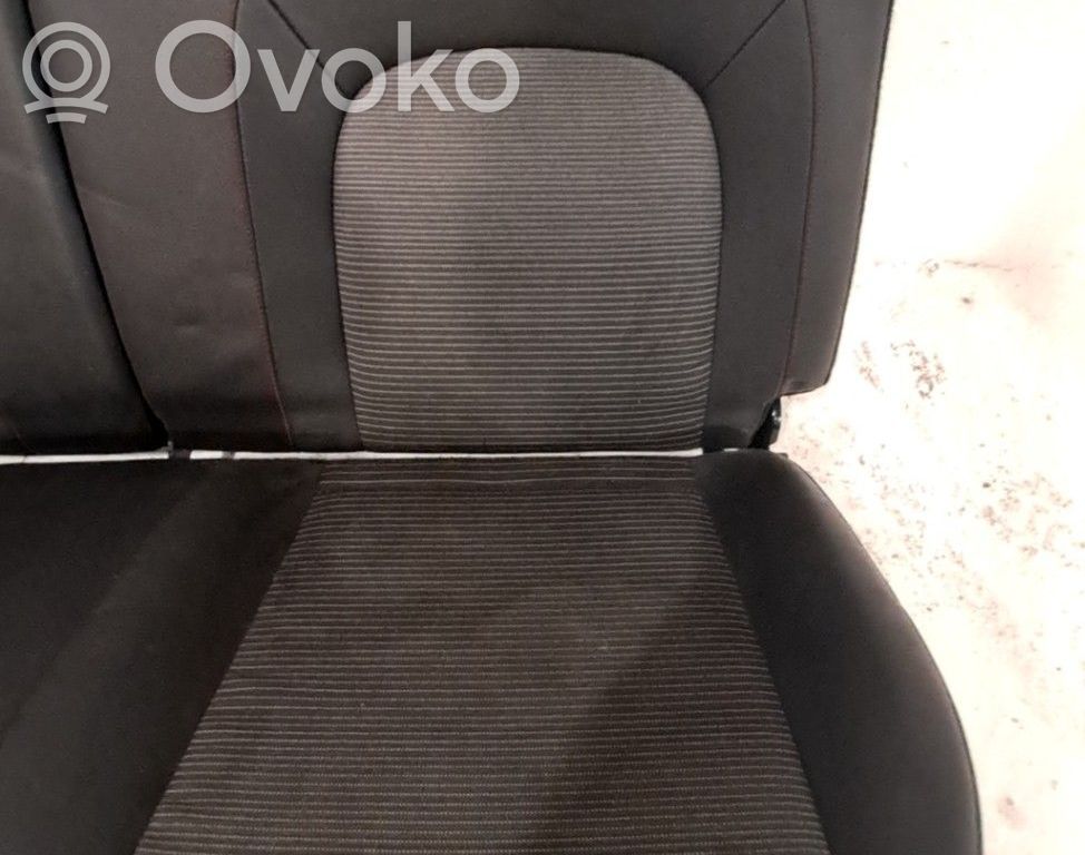 Asiento trasero   8201523642