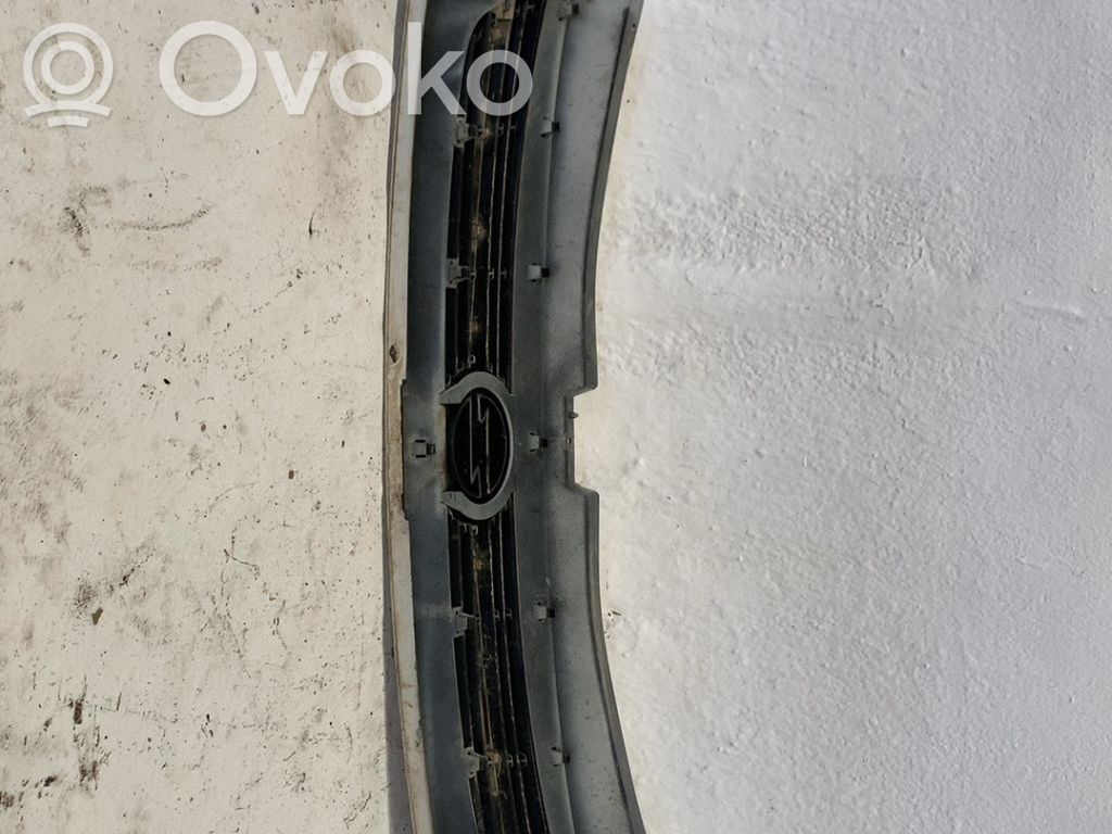 Opel Vivaro Kühlergrill