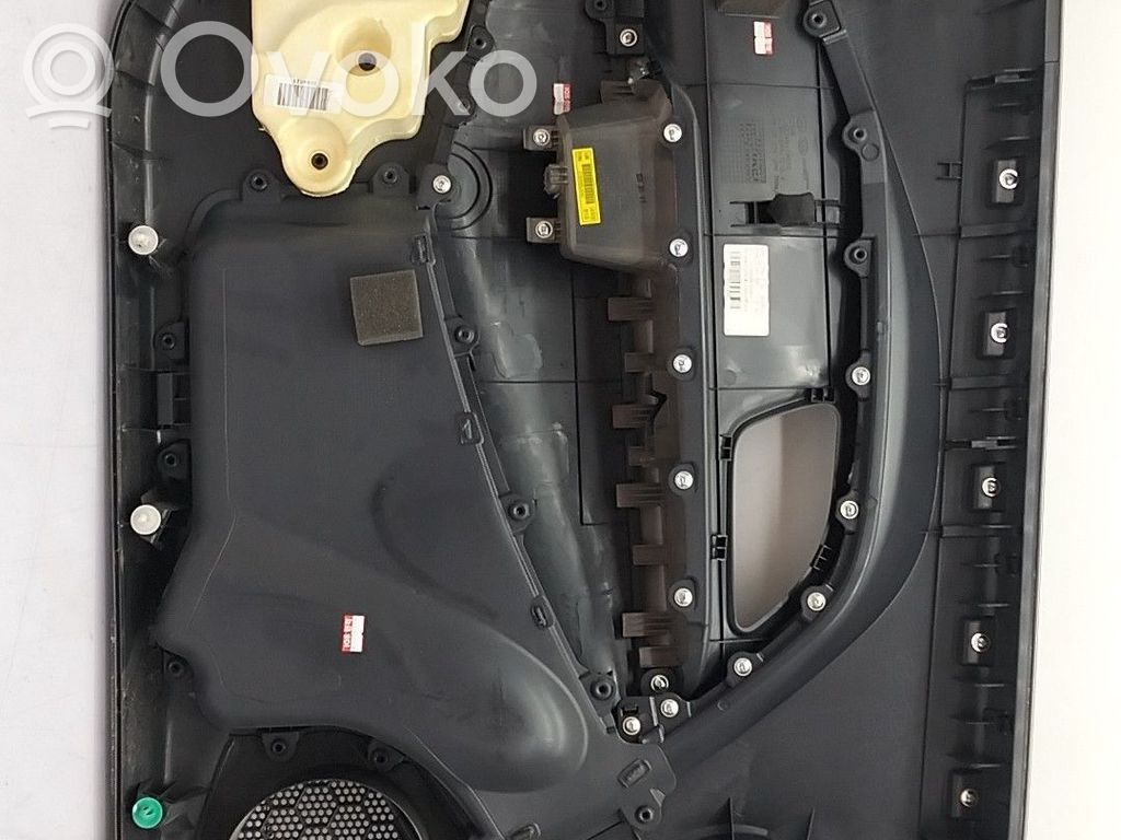 Verkleidung Tür vorne   823081W020HU