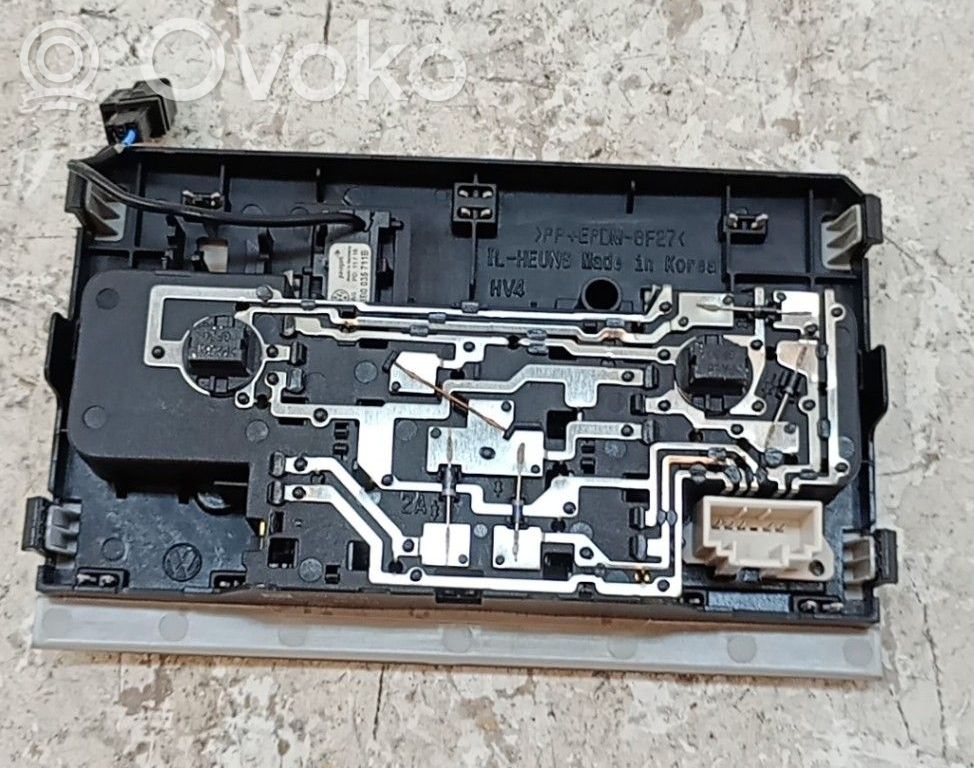 Volkswagen Tiguan Rivestimento della console di illuminazione installata sul rivestimento del tetto