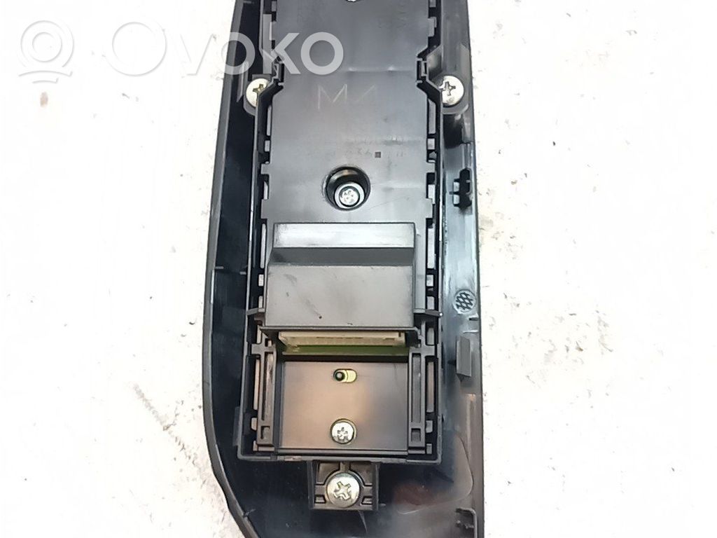 Przyciski szyb   840400D020