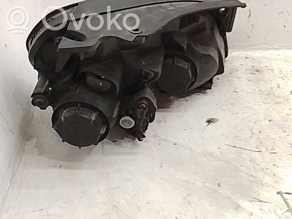 KIA Carens III Phare frontale