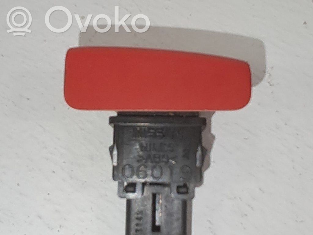 Nissan Cab Star Przycisk świateł awaryjnych 
