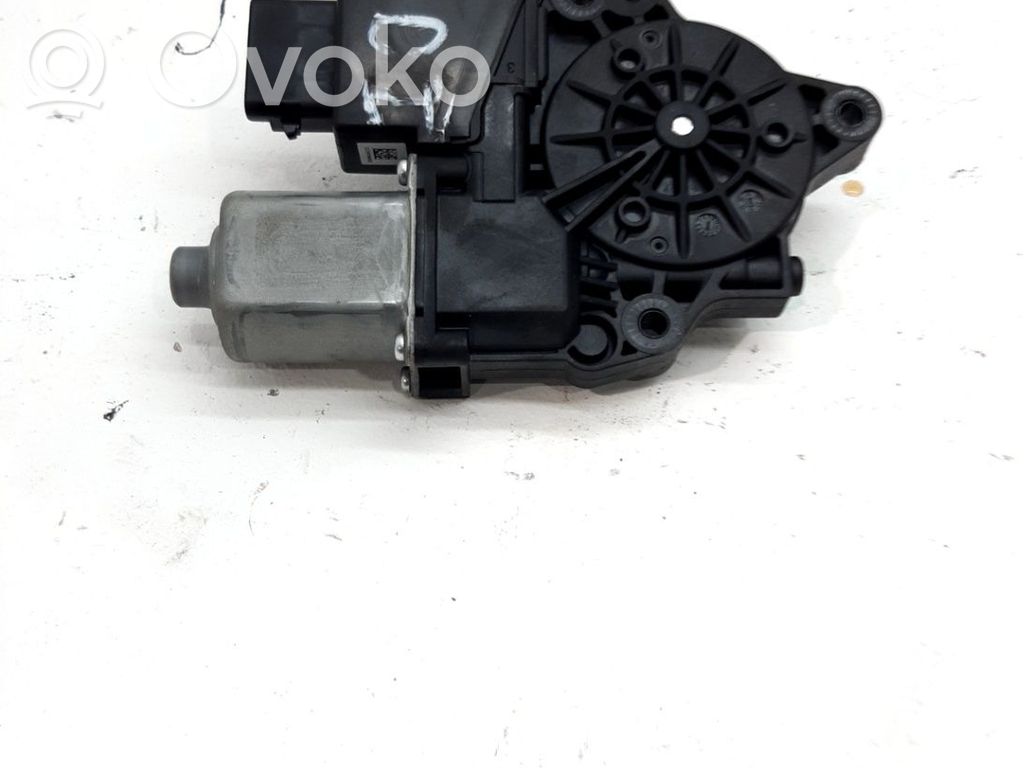Silnik regulatora szyby drzwi przednich   82450A2710