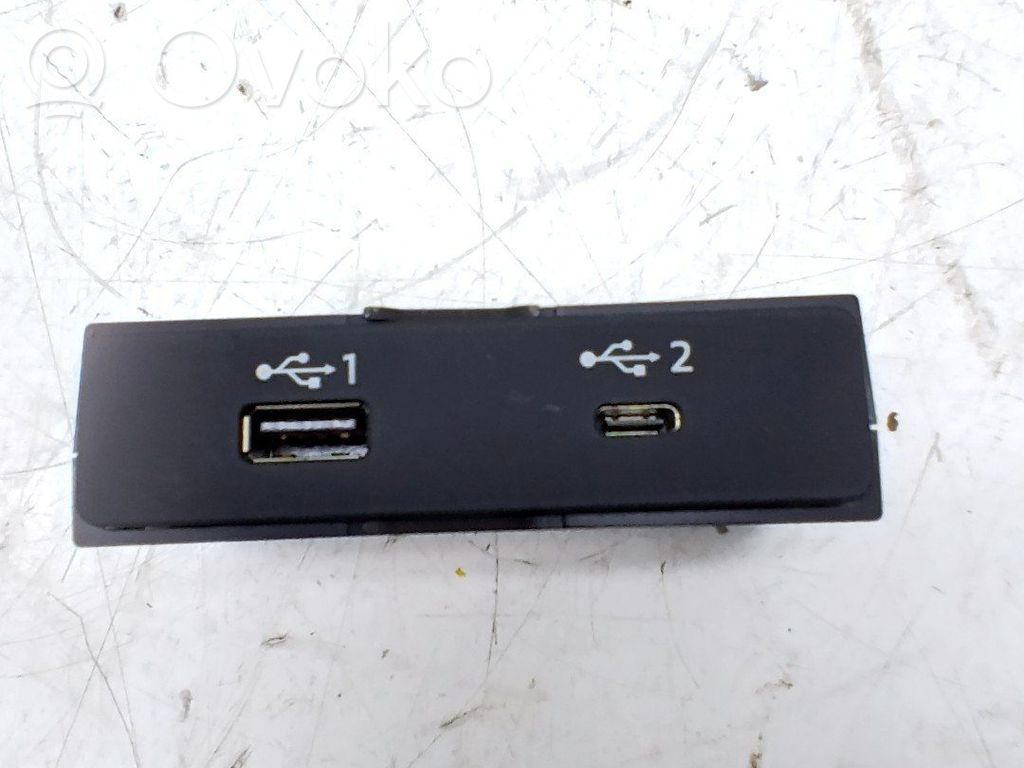 Прикуриватель   82A035736