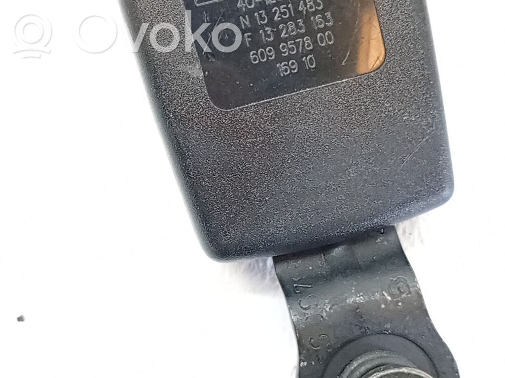 Opel Astra H Takaistuimen turvavyön solki 