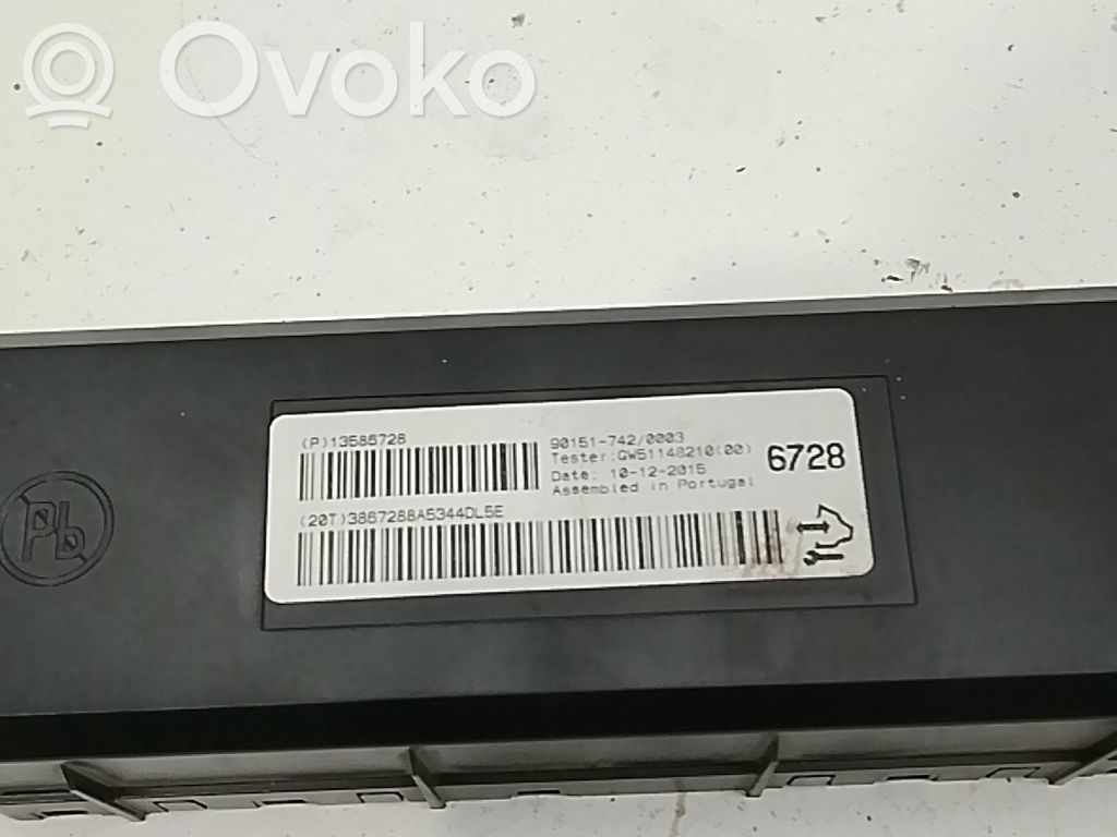 Opel Zafira B Unidad de control/módulo de carrocería central 