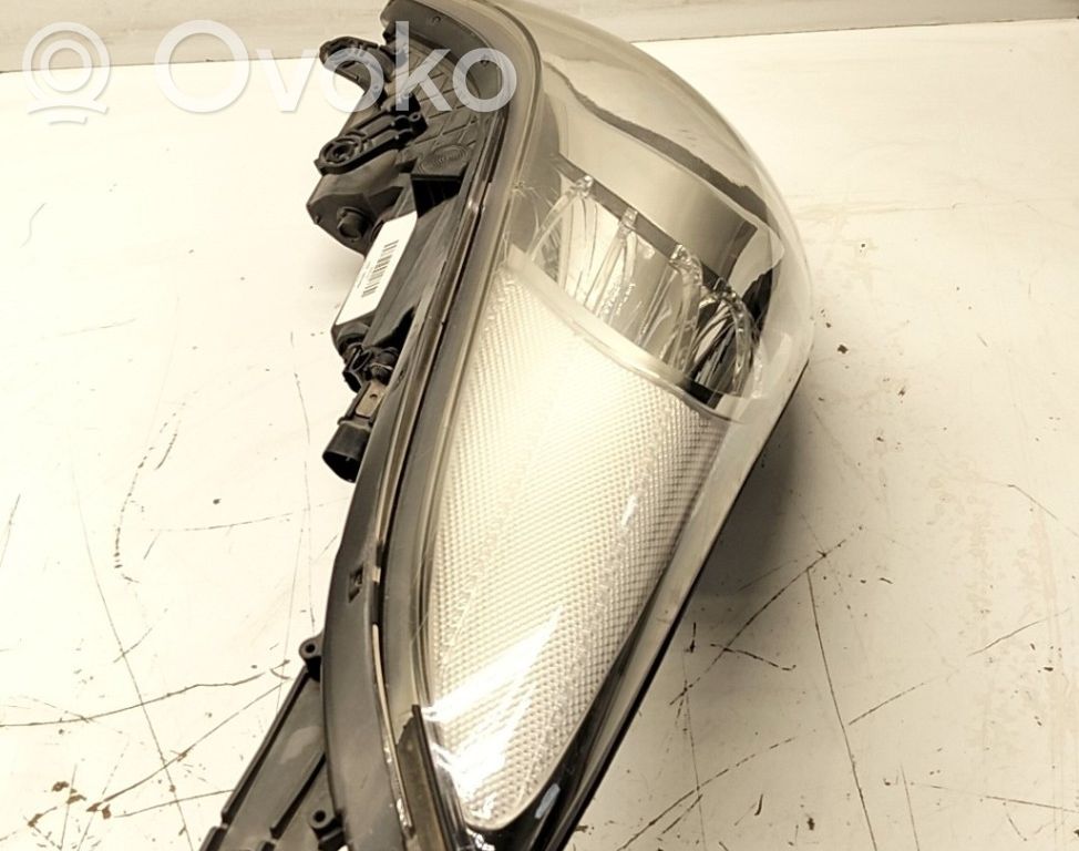 Hyundai Elantra Lampa przednia 