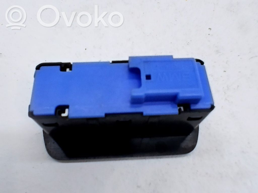 BMW 2 F46 Autres commutateurs / boutons / leviers 