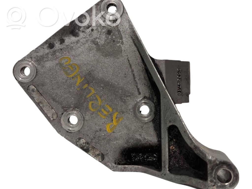 Engine mounting bracket   25384715