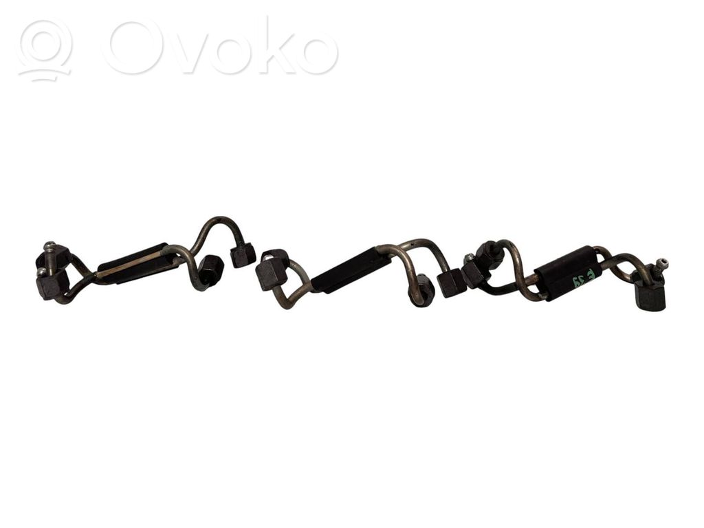BMW 5 E39 Fuel injector supply line/pipe 