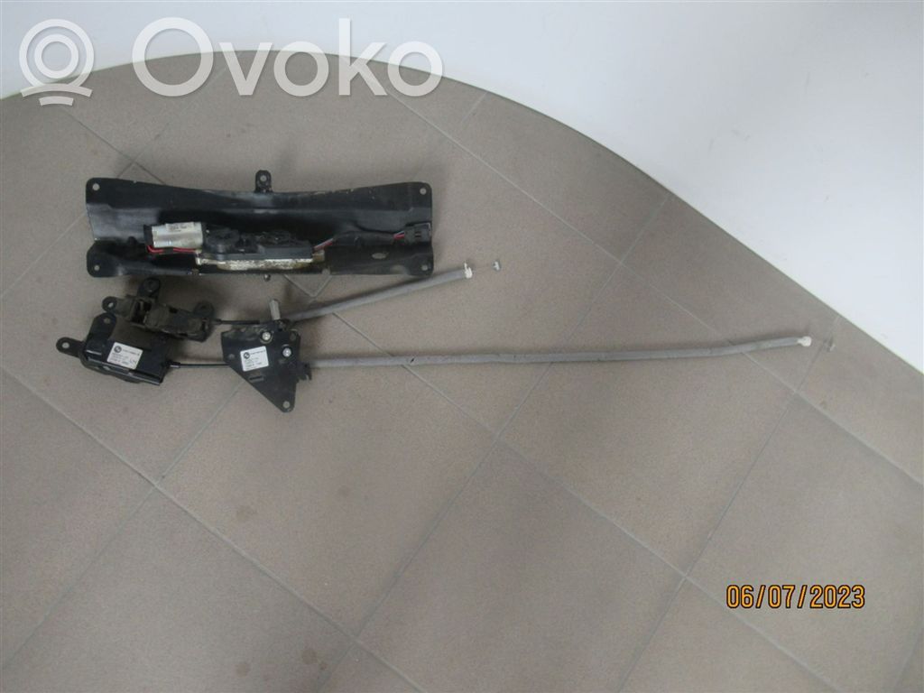 BMW X5 E70 Aizmugurējā pārsega slēdzene 