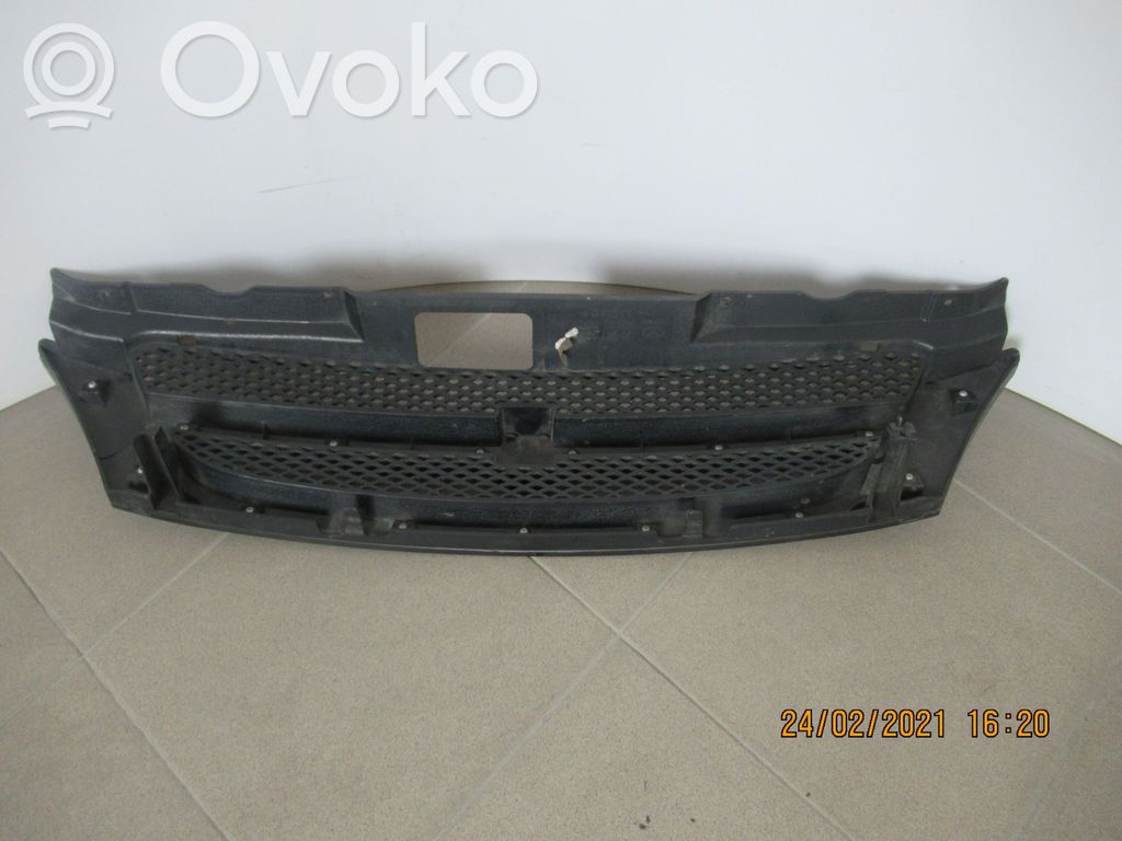 Chevrolet Lacetti Etupuskurin ylempi jäähdytinsäleikkö 