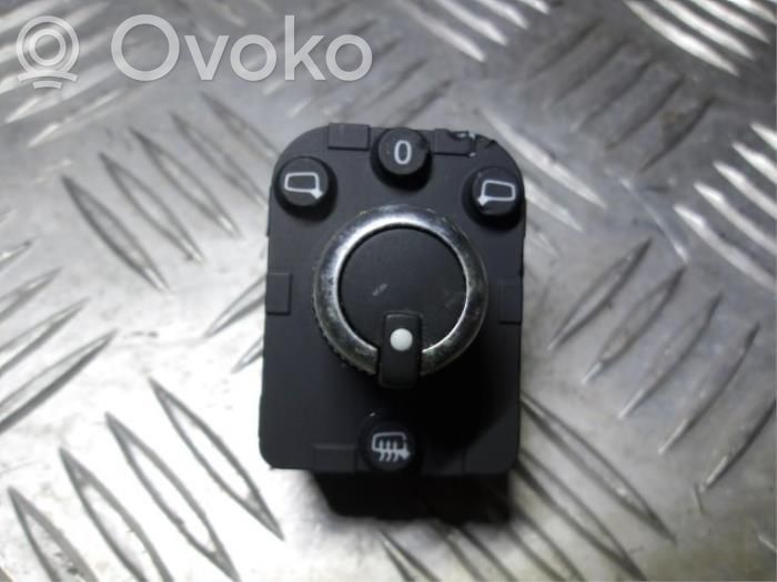Audi Q2 - Wing mirror switch 