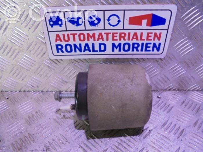 Volkswagen Phaeton Engine mount bracket 