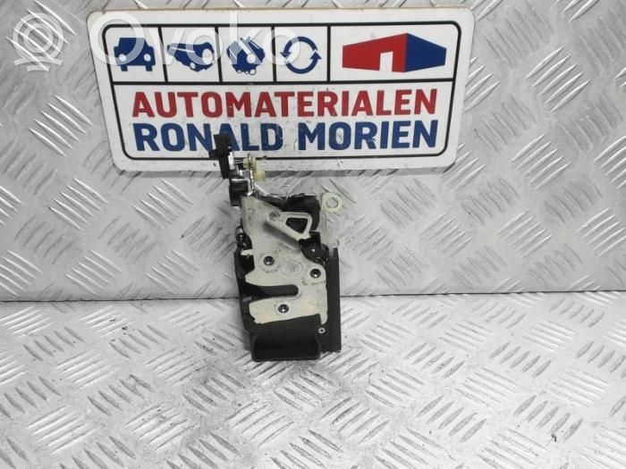 Opel Karl Rear door lock 